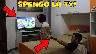 SPENGO LA TV a MIO FRATELLO MENTRE GIOCA a FORTNITE!! SCHERZO EPICO!