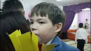 8 марта в школе сыночка Адиль 💐