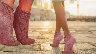 Носки спицами от мыска. Просто.  