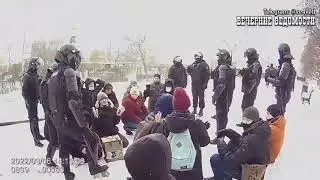 Жесткое действие полиции с мирными гражданами!