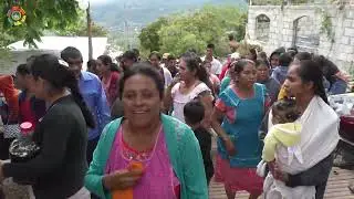 ASI SON LAS COSTUMBRES DE LOS PUEBLOS DE GUERRERO AQUI VAN POR LAS PAPAS DE LA NOVIAFILMACIONES AVI