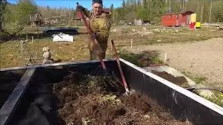 Warm raised bed. Preparing a heating pad for greens # Holzer's Method # Sepp Holzer's Permaculture