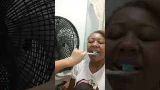 MUDOU AS COISAS? AGORA A CRIANÇA QUER ESCOVAR MEUS DENTES, MISERICÓRDIA 😁#Shorts