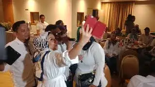 Ringgo Arrow Pergi tengah Audience.... Showcase Amal