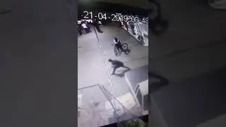 Парень несколько раз умудрился увернуться от выстрелов