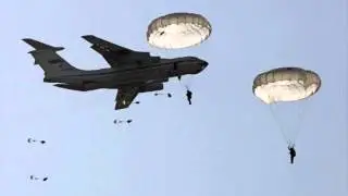 Голубой берет и парашют