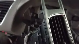 Audi Q5 как снять центральный дефлектор
