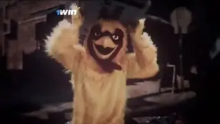 Bob vestido de gallina vs Los Thunderbolts.