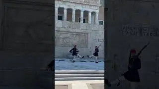 Syntagma, Evzone changing of the guard, have you ever been in Greece? Comment me how it was!