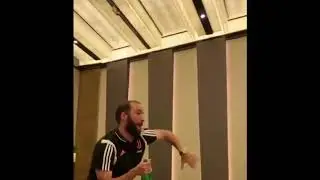 Higuain singing Despacito