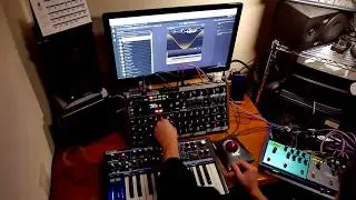 Kick.S / Wavetable Editor is interesting ( Simple drone )