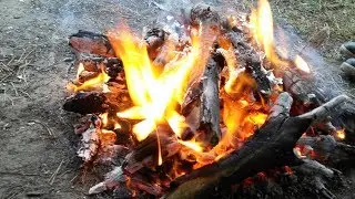 Спиннер в огне, рыбачем и готовим шашлык на озере