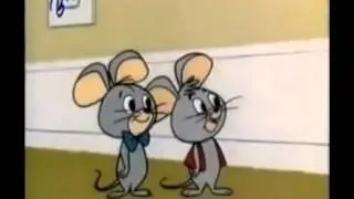 El que juega con gatos acaba a escobazos.