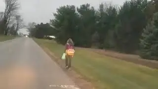 Un père punit sa fille harceleuse
