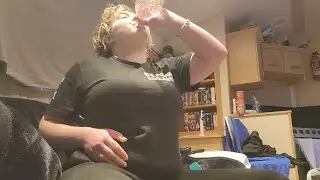 Chugging 2L of Water (drinking challenge)