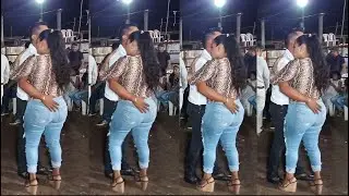 WOW Q HERMOSA La Chica D Jeans Azul Sin Duda Alguna Es TODA Una BELLEZA Q Chulo Se Baila Pegadito