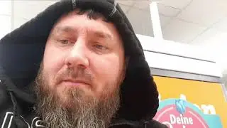 Нечаянно чихнул в магазине. 