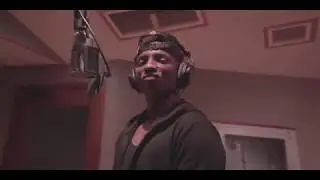 Rico Davis Performs "Hustle Harder" For Singersroom's 'Voice & Acoustics' Series