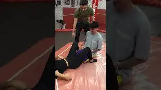 WIDLER TIENE UNA CITA CON UNA CHICA HACIENDO MMA! #shorts