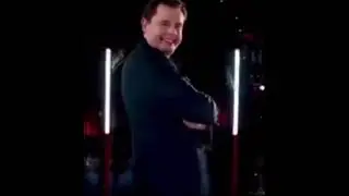 Камера крутится, но Понасенков всегда смотрит прямо на неё 