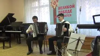 «Синий платочек». Автор музыки песни —  Ежи Петерсбурский.