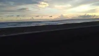 story WhatsApp senja di pantai