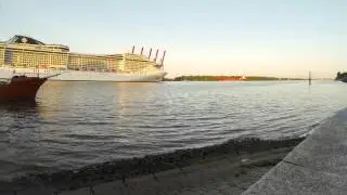 Schiffsriesen in Hamburg