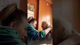 Внучка радует бабушку #shorts #тикток #топ #шортс #tiktok