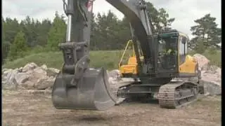 How to use the universal quick fit on a Volvo Crawler Excavator (Part 13 of 15)