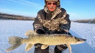 Fishing for postavushki with dad or how we caught a pike with a spinner in the mouth Fishing 2022