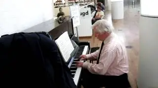 Julius Vischjager in de OBA van Amsterdam