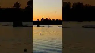 Вейксерфинг на закате, такого вы не пробовали.
