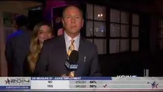 Mulher Lambe Repórter Durante Transmissão ao Vivo