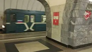 Метро «Чка́ловская», линия №10