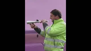 V zakulisju z nadzornikom površin letališča - pregled manevrskih površin in pregon ptic