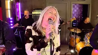 Sheryl Crow’s “If It Makes You Happy” Greatest Live Band Performance