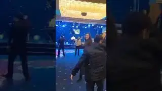 Русский девушка танцует по таджикский музыка.