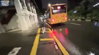 ЗАЖИТОЧНЫЕ ХАЗЯЕВА БЕГУТ ЗА АВТОБУСОМ