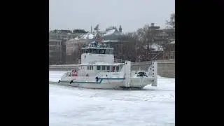 Ледокол на Москве-реке