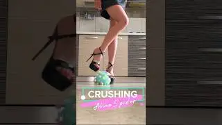 Pea vs. Alien Spider! High Heels Crushing Things! Oddly Satisfying! ASMR