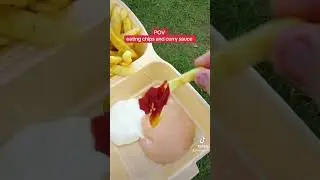 Chips and curry sauce 