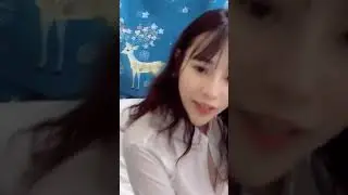 Em học sinh cấp 3 lộ ngực cực đẹp