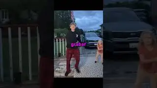They left out their little sister without realizing it 😅 