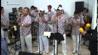 SOLO CON UN BESO - INT. SABOR
