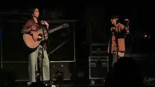 Tegan and Sara - Tegan was thinking about Tim Horton in that song (banter cuts off though 😭)