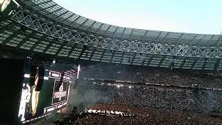 Руки вверх.