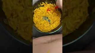 FAT PERSON🤮.. .eating Mac 'n Cheese.. .🧀
