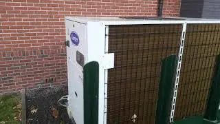 De geruisloze nieuwe warmtepomp van Lefier met een verdamper die nu al roestig is.