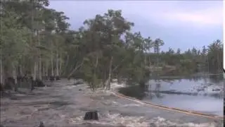 карстовый провал на реке