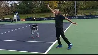 Revés a una mano. Iniciación. Progresiones para aprender la técnica del revés a una mano.